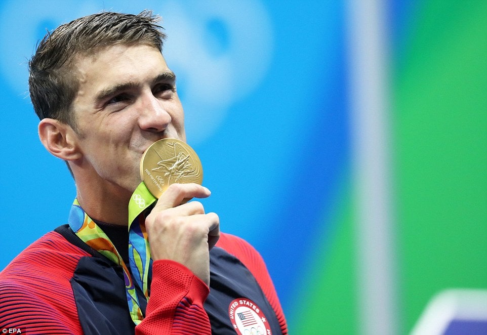 Michael-phelps-wins-olympic-medal