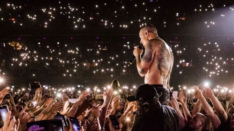 chester-bennington-concert